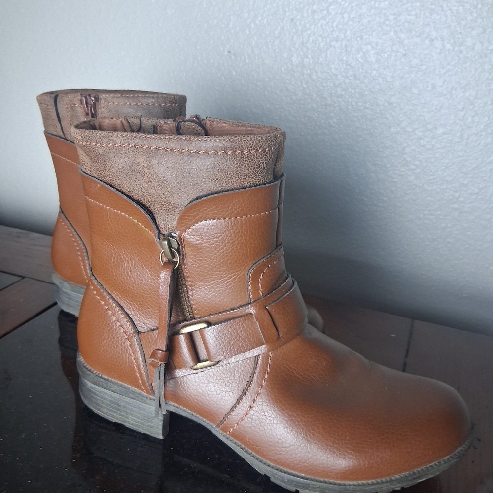 Clarks Womens Size 7 Brown Ankle Boots Inner Zip Closure Outside Zip Detail